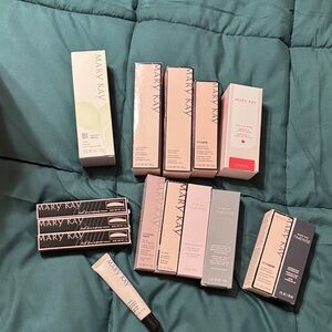 Mary Kay Foundation Collection - Cream and Tan Hues